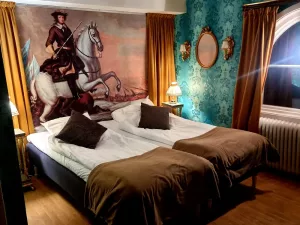 Hotellrummet Carl, Levar Hotell