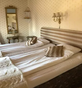 Hotellrummet Oscar, Levar Hotell